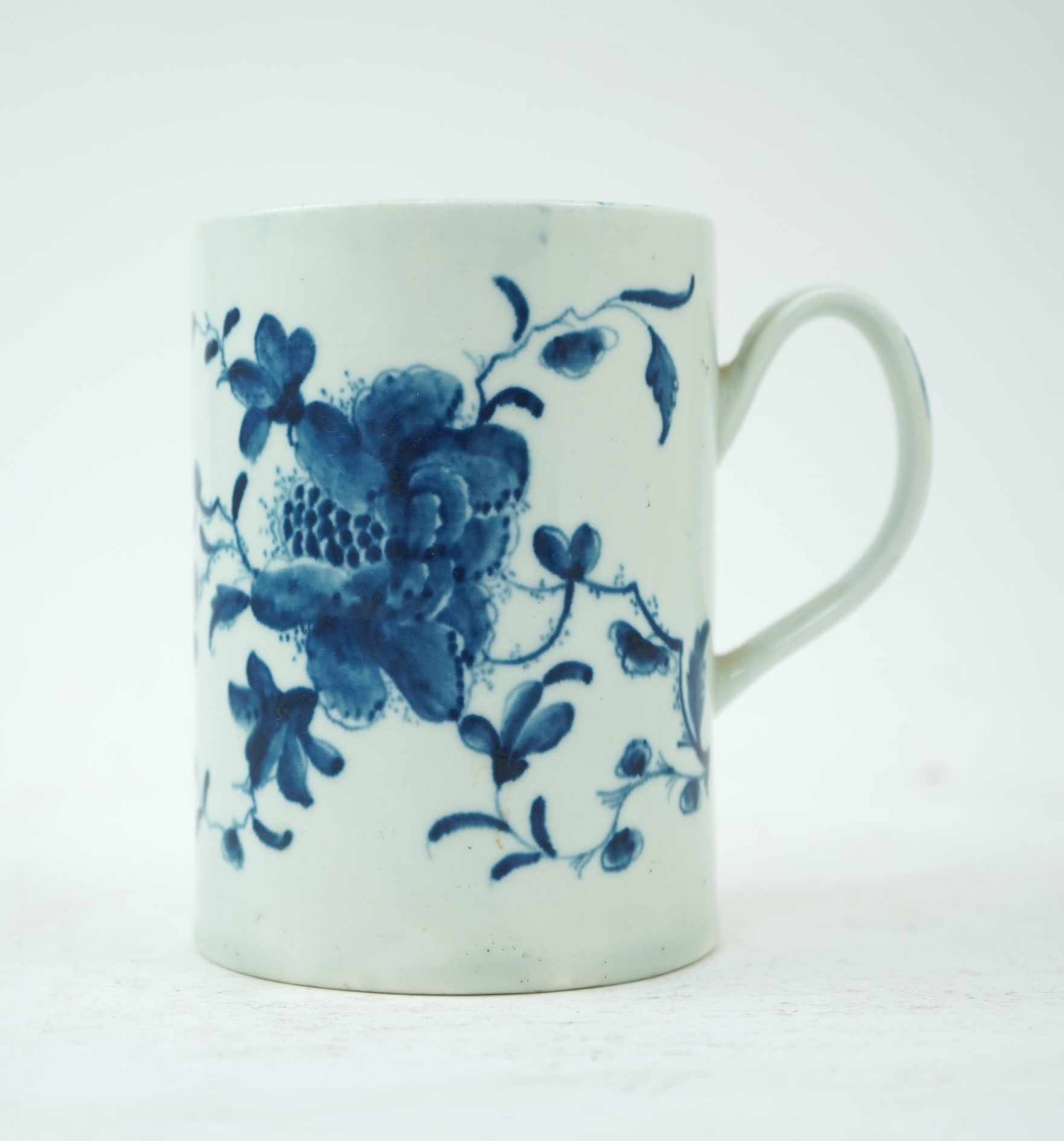 A Worcester blue and white Mansfield pattern mug, c.1760